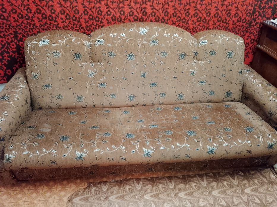 Продам диван и два кресла