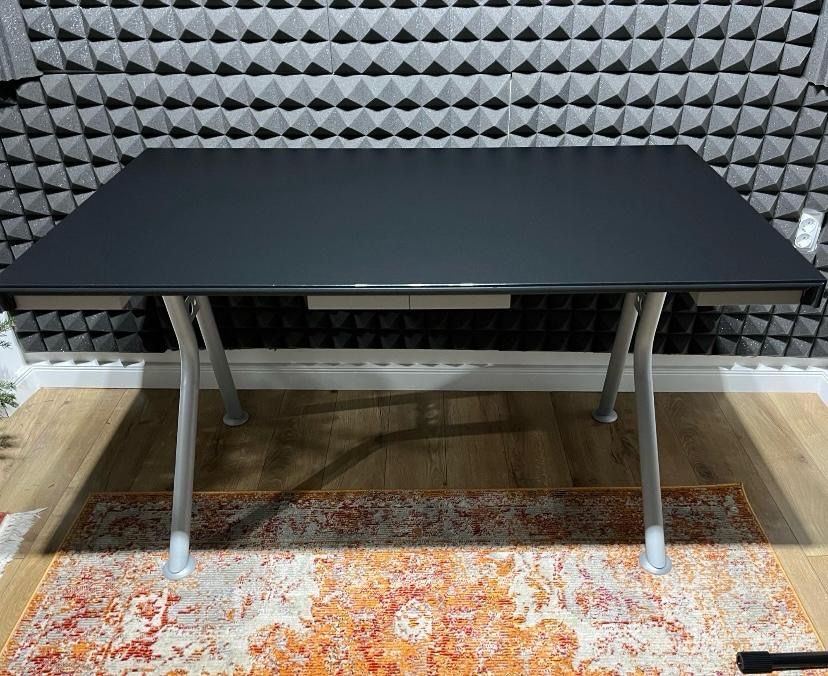 Birou modern……..
