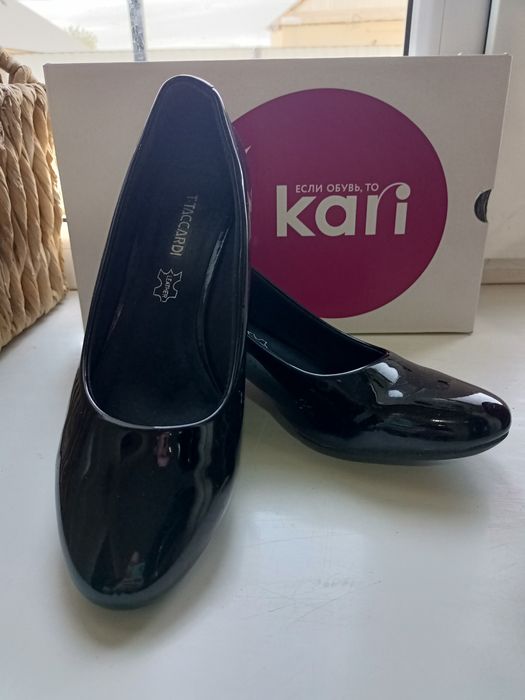 Продам черные лакированные туфли