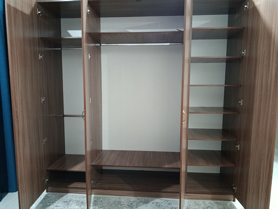 Шкаф четырех створчатый