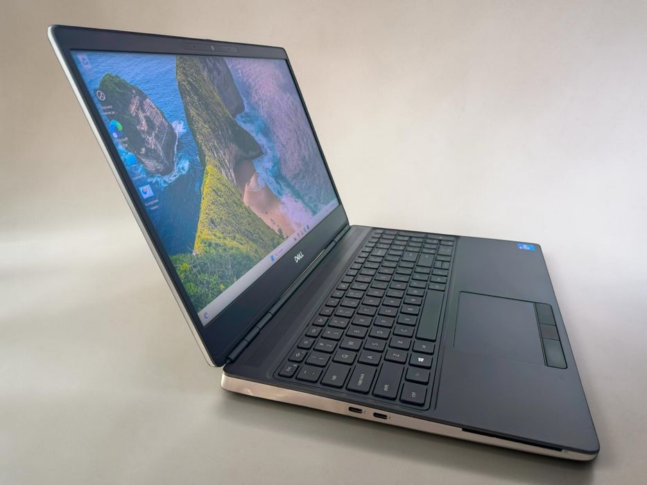 Dell Precision 7560 15,6 Full UHD i7-11850H 32RAM 512GB SSD RTX A3000 Перфектен! Гараниця!