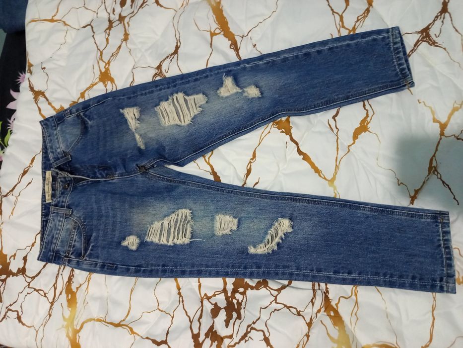 Джинсы женские рванки, очень модные,