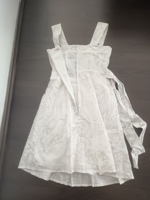 Rochie alba cu model argintiu