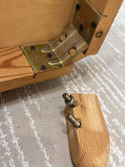 Стол продаю.