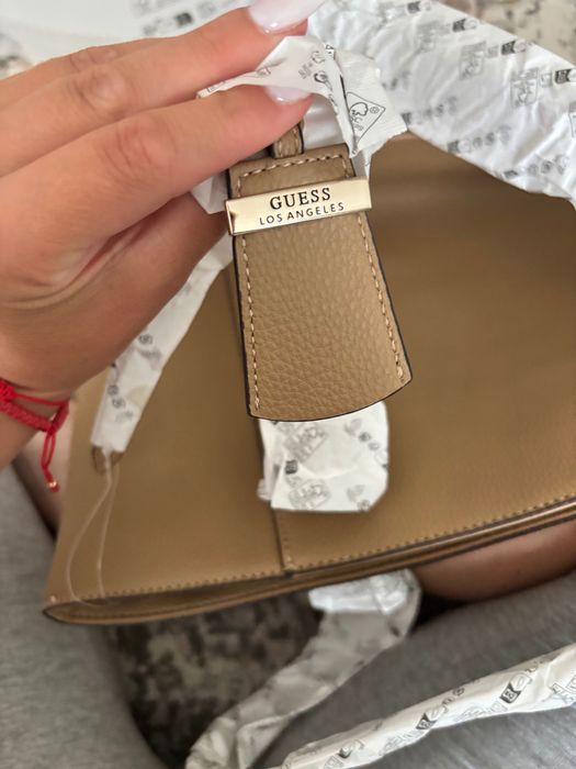 Дамска чанта Guess