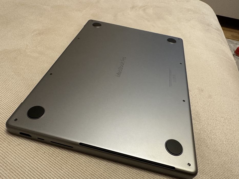 Vand Apple MacBook Pro M1 Pro, stare impecabila, ca nou, in cutie