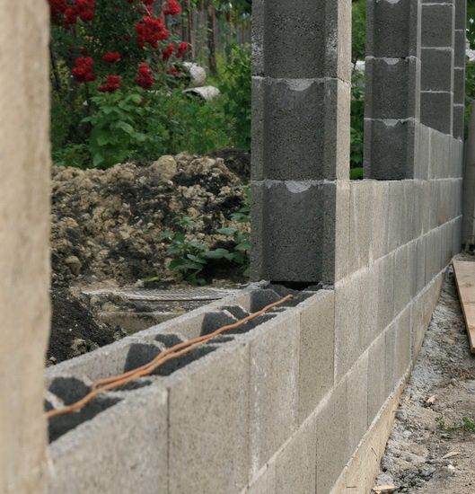 Construim garduri si porti din sipca metalica, panouri stil jaluzele,