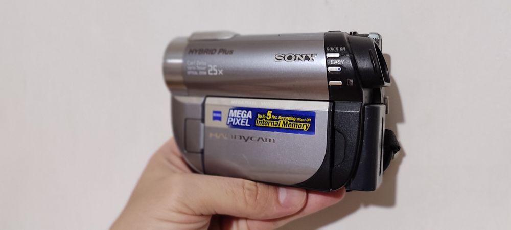 Видео камера Sony DCR-DVD810