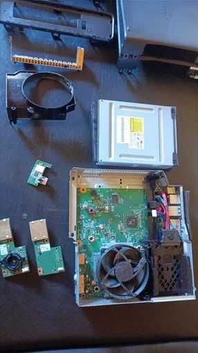 Dezmembrez xbox 360 Slim / E