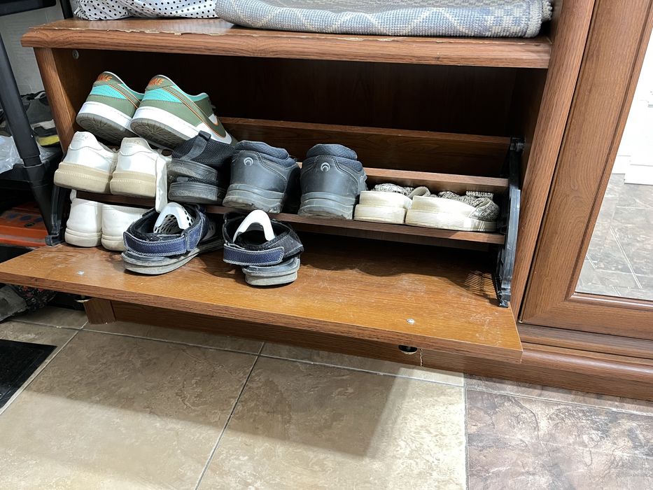 Прихожая со встроенной обувницей