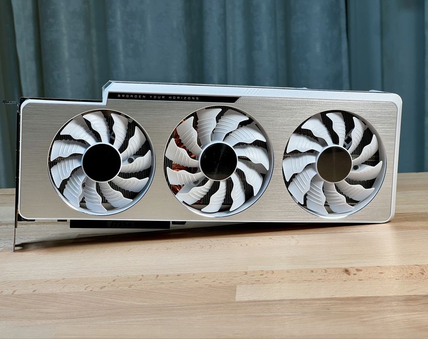 Placă video RTX 3080 – condiție excelentă Vison White