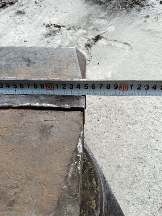 Станочные тиски со шкалой.