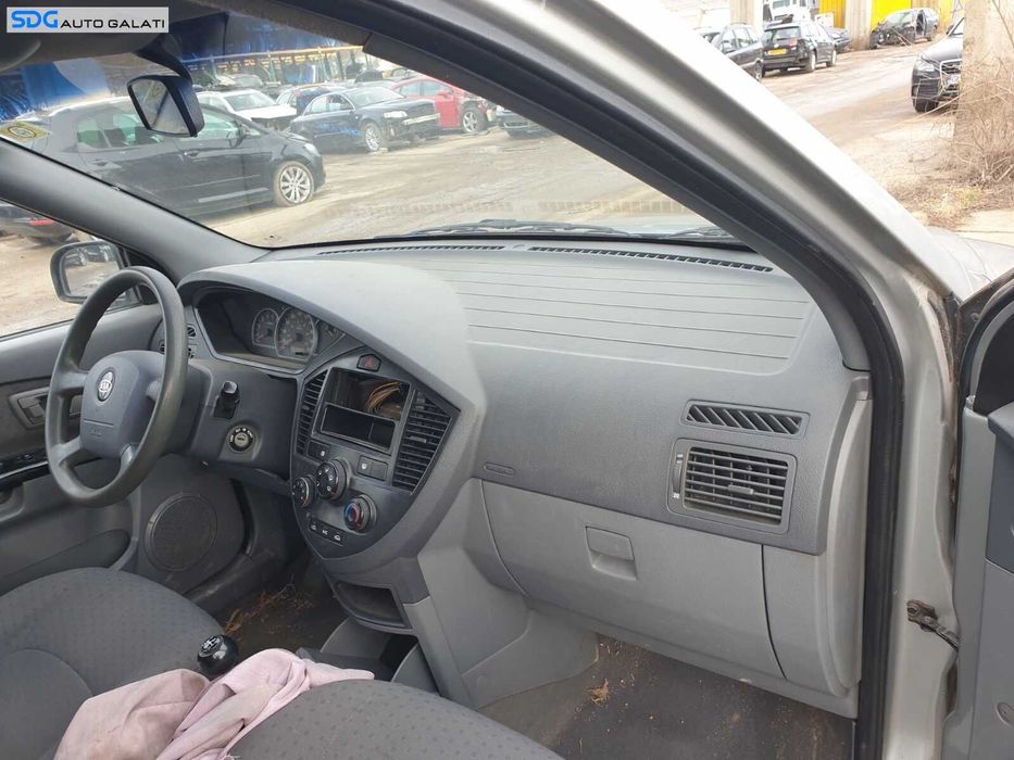 Plansa Bord Goala Dezechipata Kia Carens 1999 - 2006