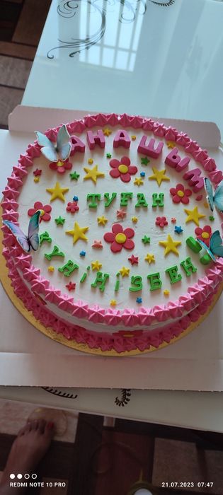 Пеку торты на заказ.