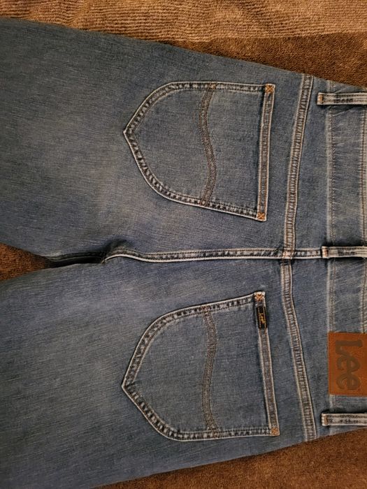 Продам оригинальные джинсы Lee