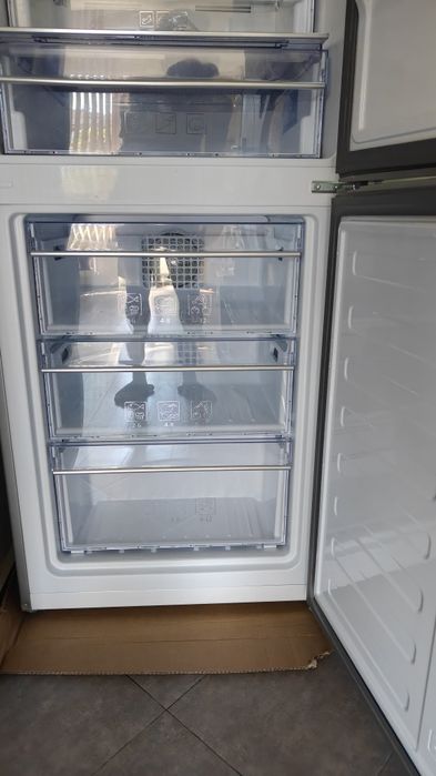 Хладилник с фризер Beko RCNA-365 E30 ZX