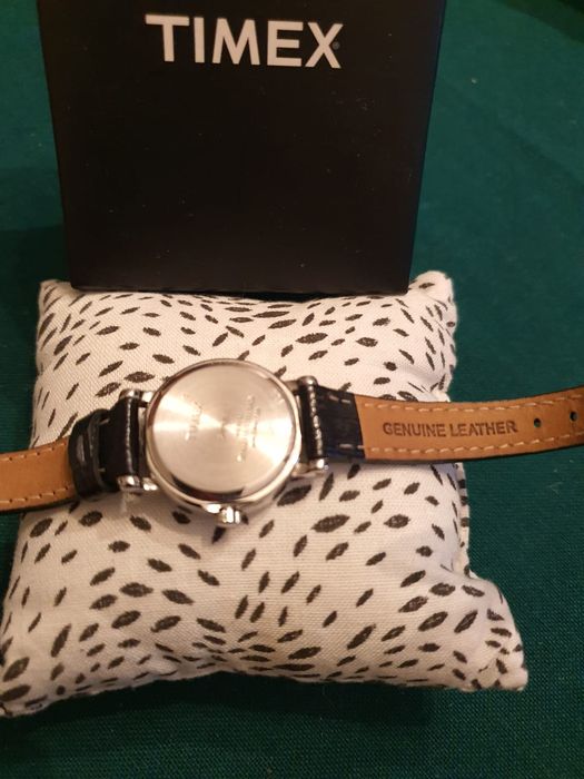 Vând ceas Timex model CR-1216 cell, pentru femei