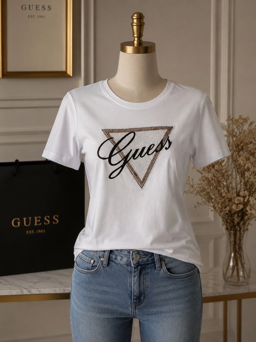 Tricou GUESS – elegant și modern