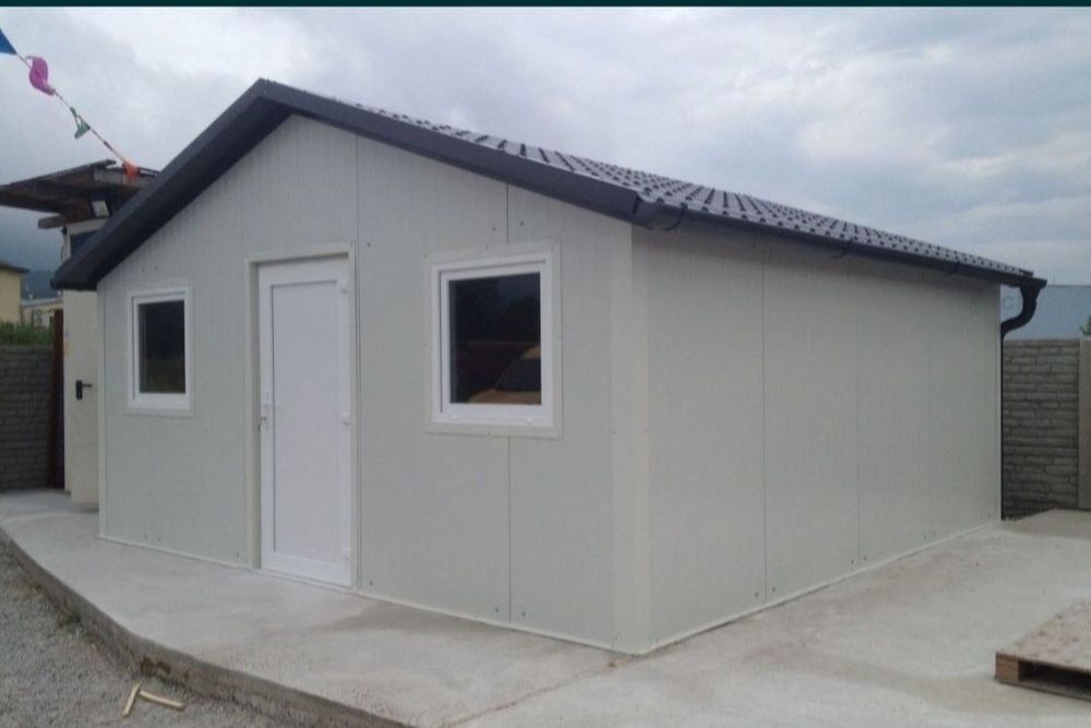 Vindem case din panouri sandwich