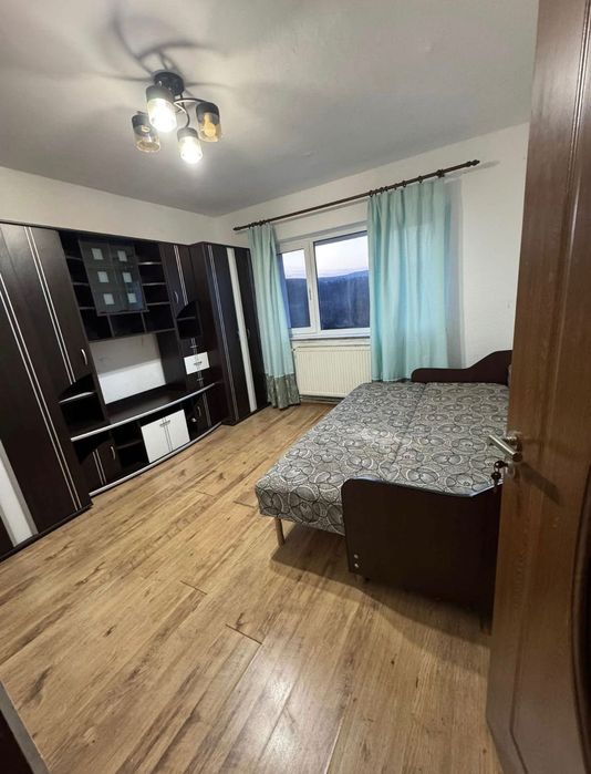 Dau în chirie apartament