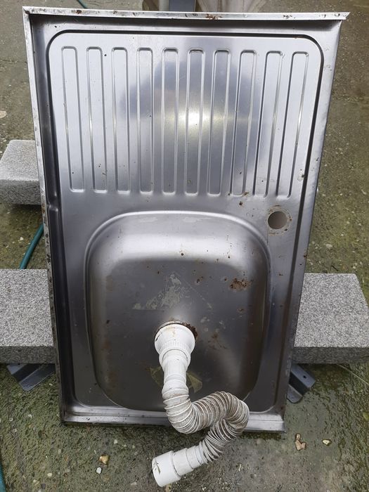 chiuveta din tabla cu tot sifon si evacuare