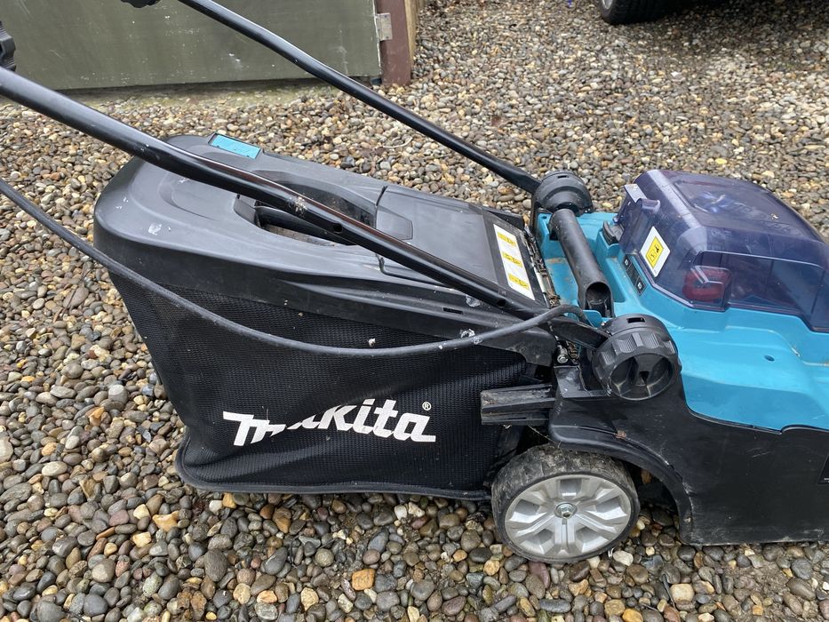 Vand sau schimb aparat tuns iarba makita baterie