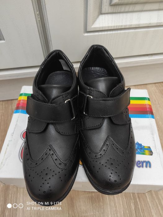 Новые кожаные туфли ботинки .Дешево.