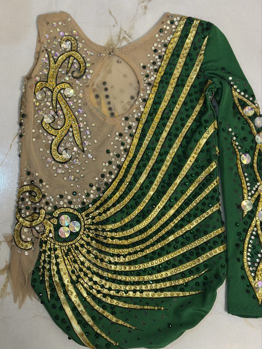 Купальник для художественной гимнастики.