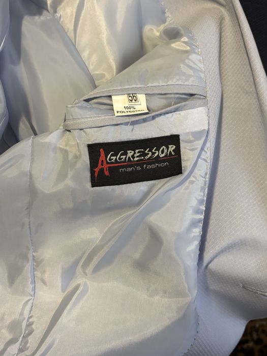 Елегантен Костюм