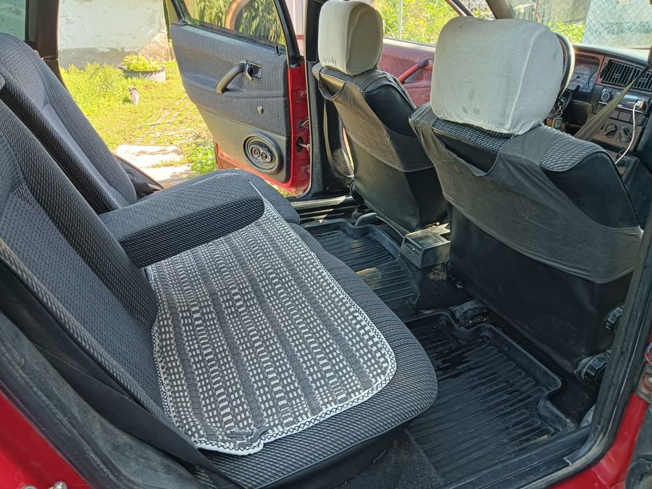 Пассат б 3, хороший торг возле капота