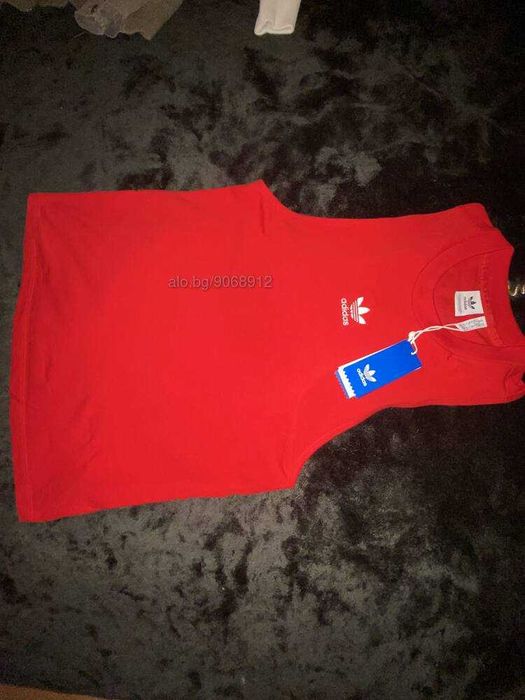 Дамски спортен топ Adidas, цвят червен