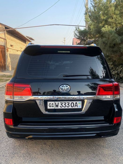 Toyota Lend Cruser 200