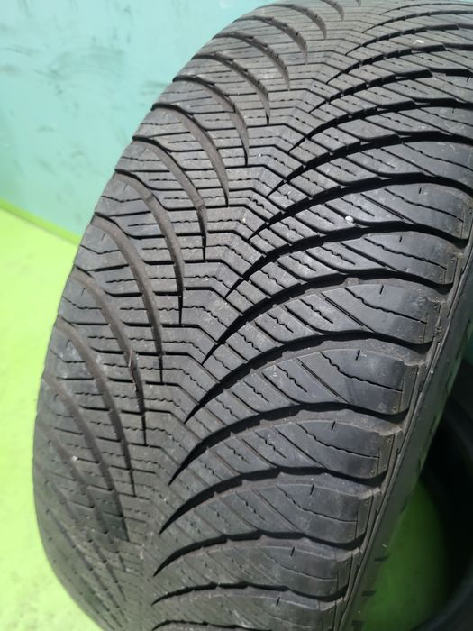 2 бр всесезонни 225/55/17 Goodyear