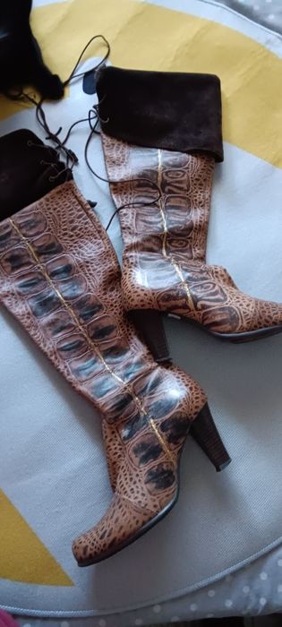 Cizme înalte cu șiret