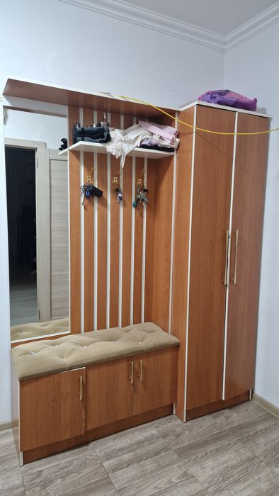 Продам прихожую цельная