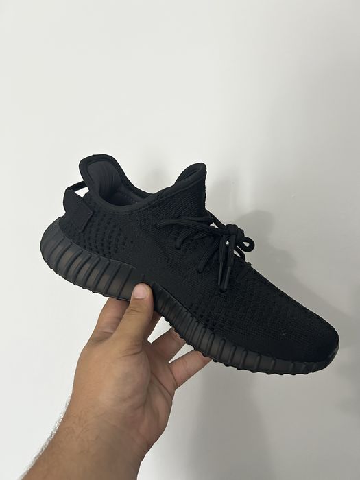 Yeezy 350 V2 Onyx marimea 42