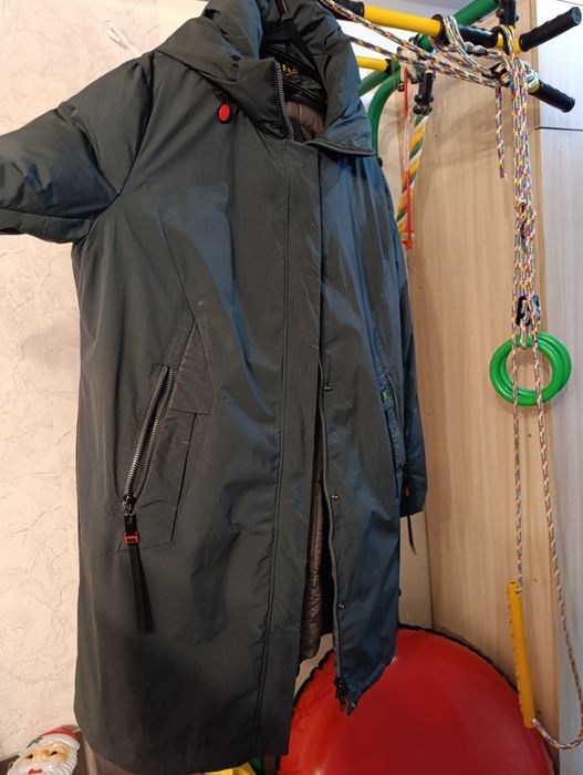 Продам куртку женскую