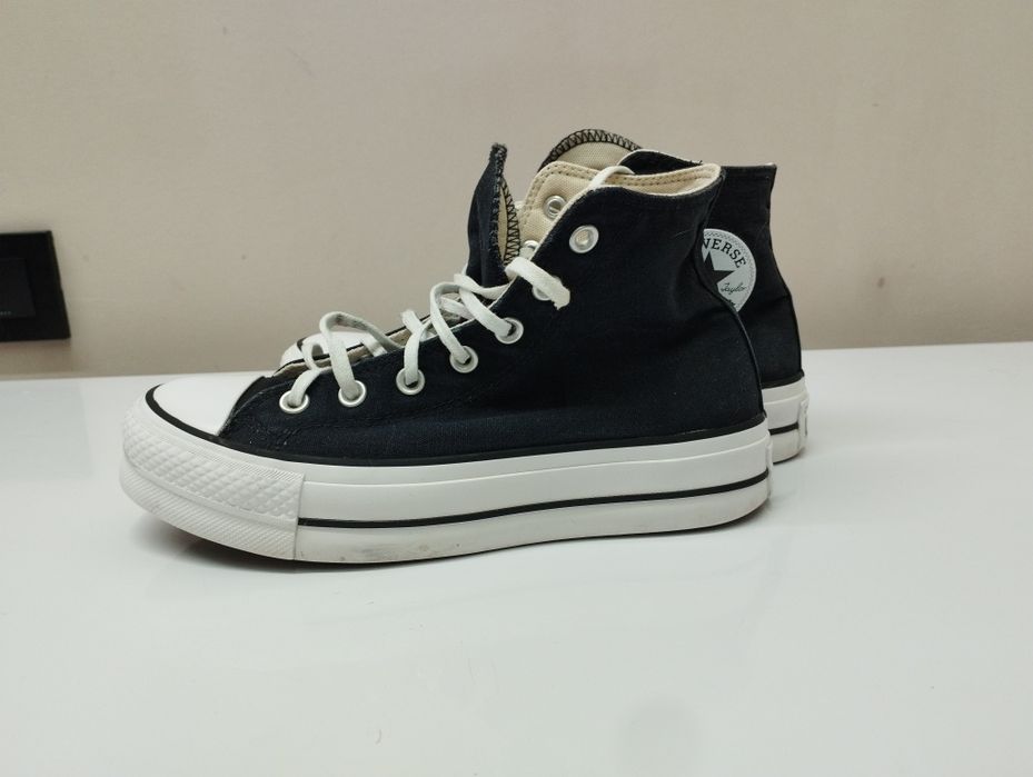 Продам конверсы 20000тг