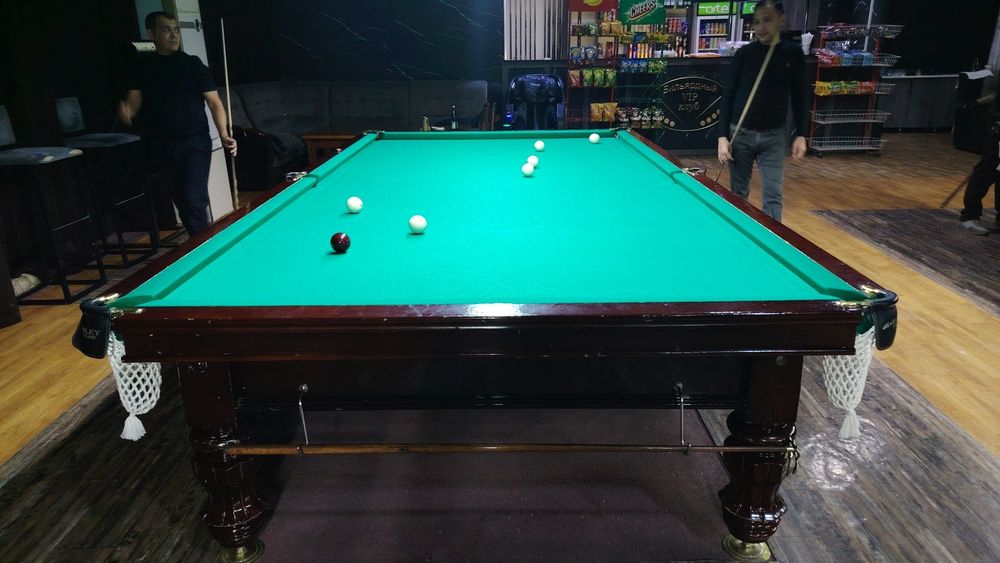 Билярд стол кий тоши билан