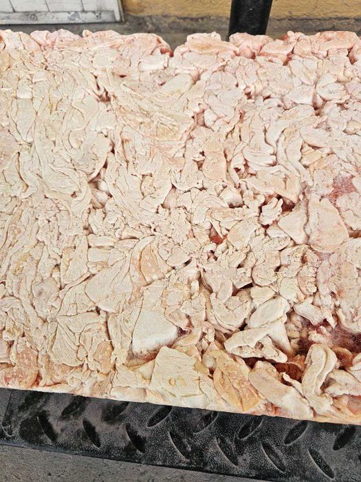 Кожа ЦБ с грудки и кожа с бедра Мираторг замороженная