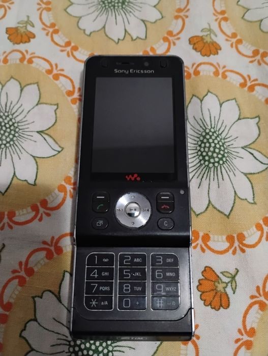 Vând Sony Ericsson W910i