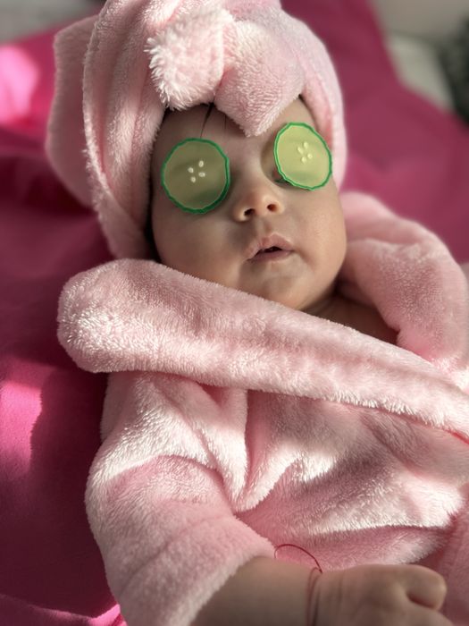 Поличка за снимки+халатче