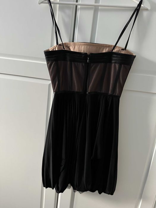 Стилна къса рокля без презрамки