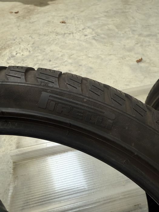 Anvelope de iarna 215/40 R18