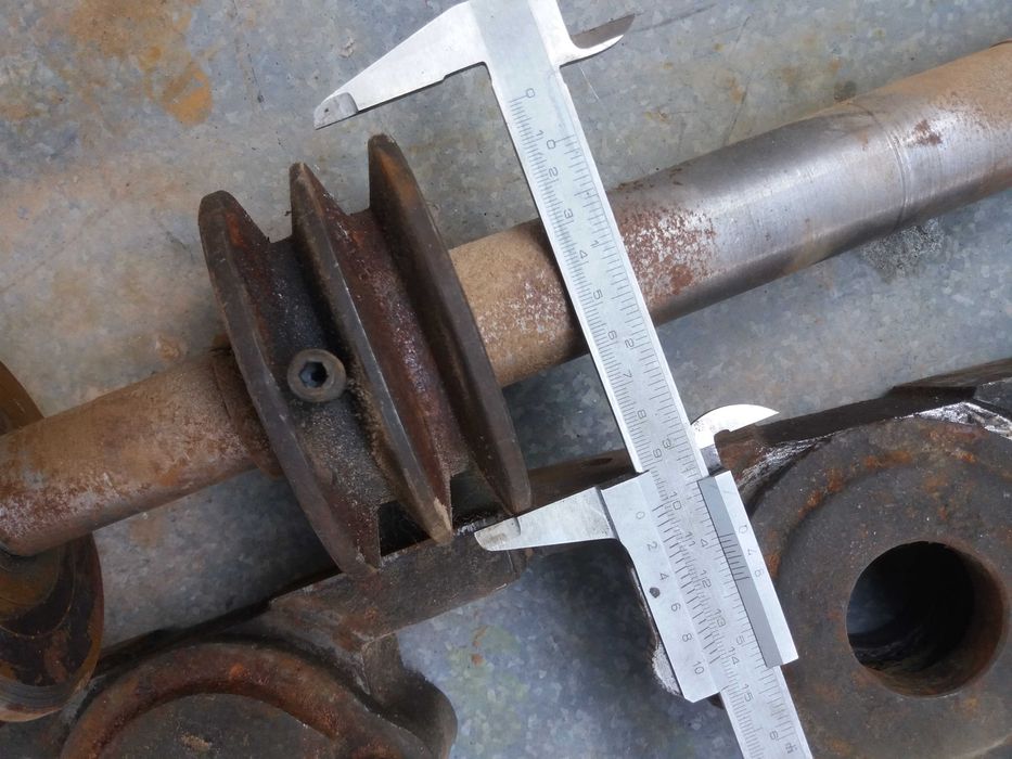 Продавам ос с щтендри /поставка за лагери / за циркуляр