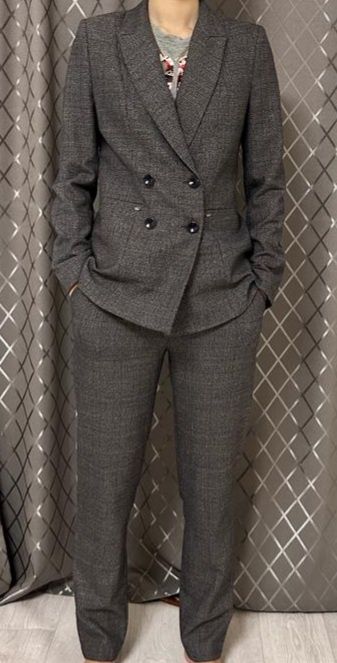 Продам брючный костюм