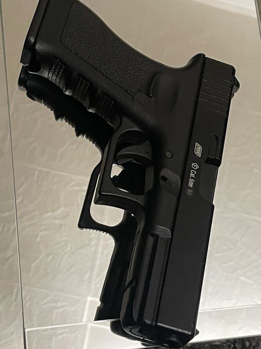 Pistol airsoft GLOCK cu accesorii incluse( Full Kit)