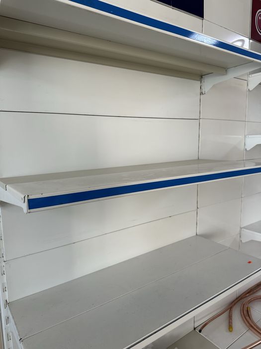 Витрины, стеллажи