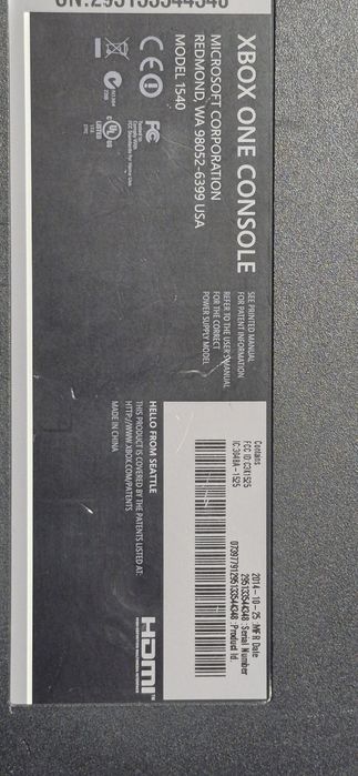 Xbox one cu kinect,  doua controlere  cu acumulator si doc de încărcare plus  8 jocuri