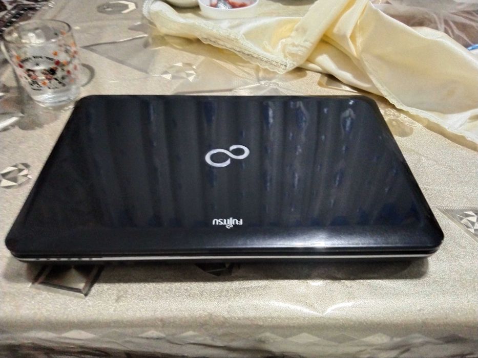 Fujetsu Simens notebook sotiladi